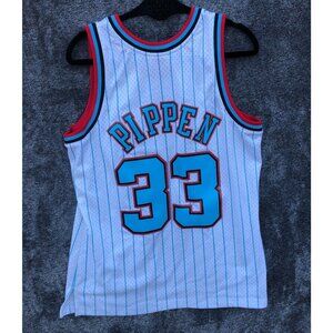 Mitchell & Ness Hardwood Classics Boys M Bulls Scottie Pippen 33 Jersey 95-96